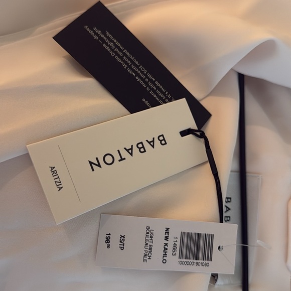 Aritzia Cream Robe Intimates & Sleepwear - Picture 2 of 2